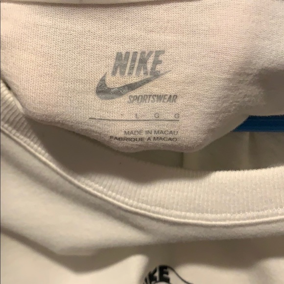 Nike Sportswear tee size Large - Picture 4 of 4